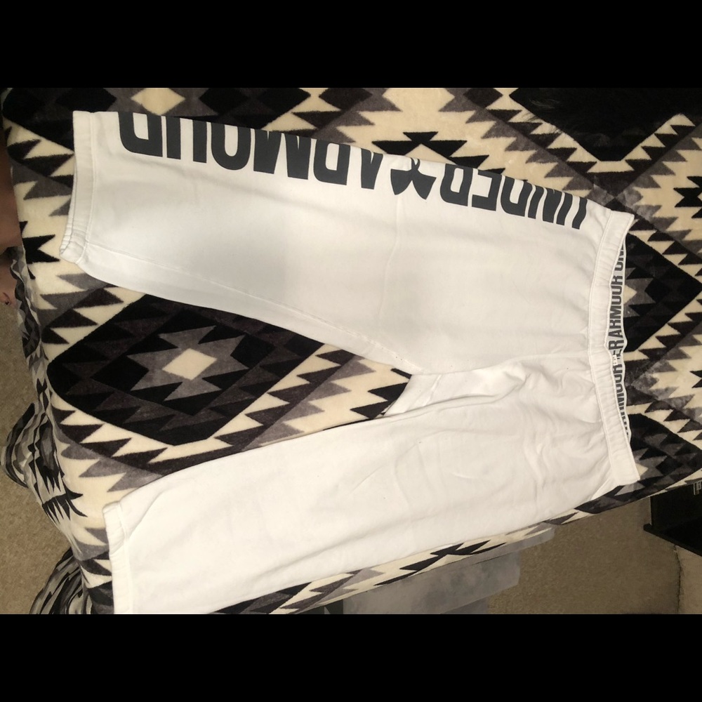 Under armour white and black Capri sz large